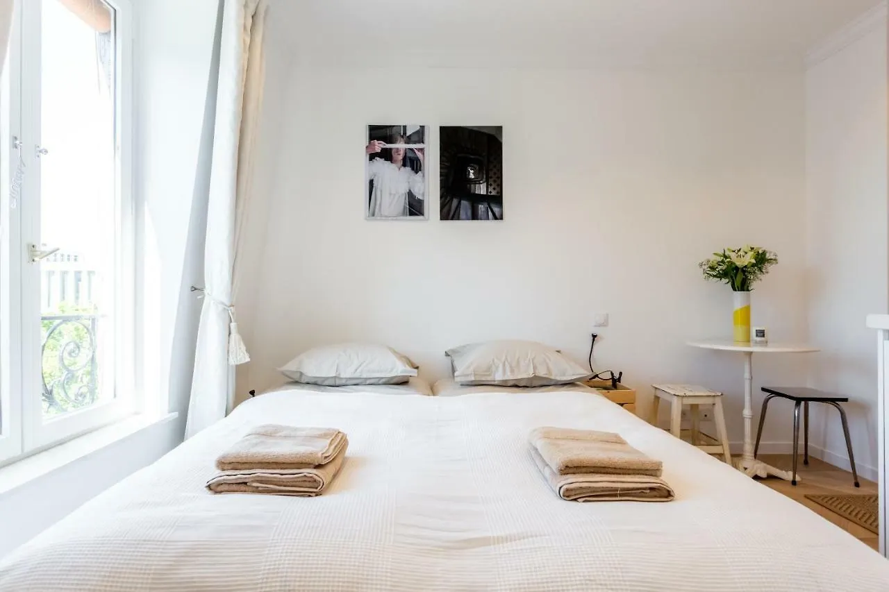 Cozy Studio With Amazing View París Habitación en casa particular