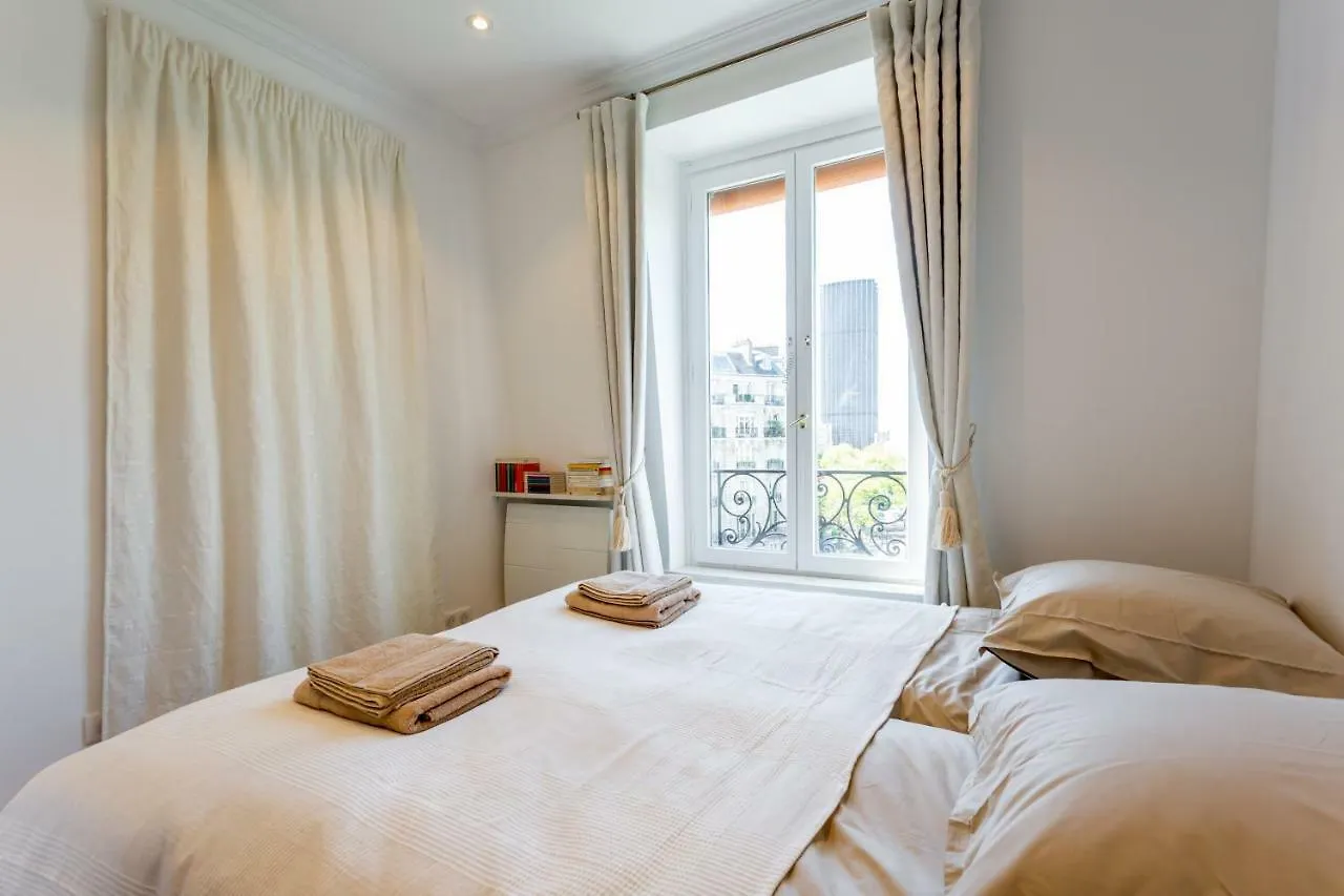 Cozy Studio With Amazing View Paris France